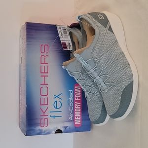 Skechers Flex Women's Shoes NWT!!